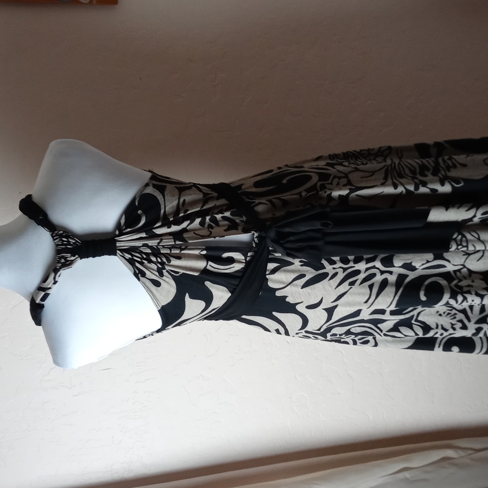 Kisses & Hugs Black and Cream Racer Back Floral Midi Dress - Picture 5 of 6